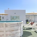 Buganvilla Кониль-де-ла-Фронтера